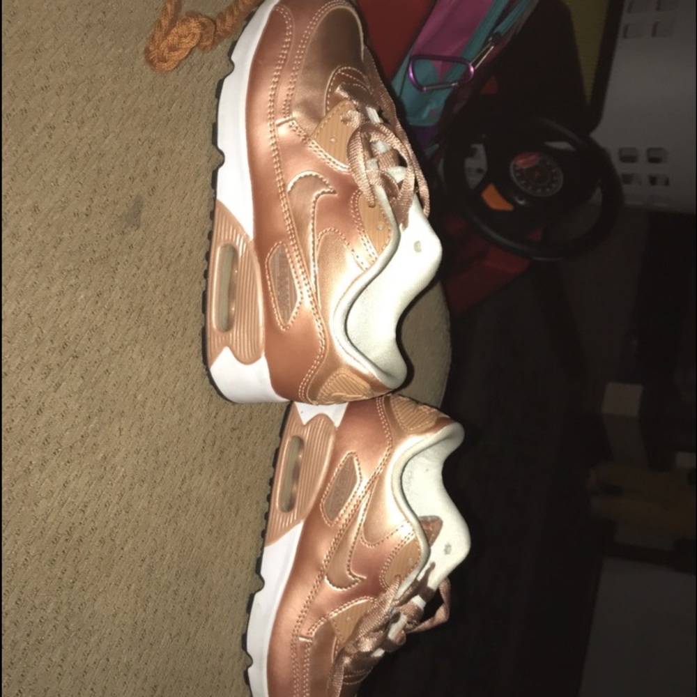 Rose gold Nike’s air max